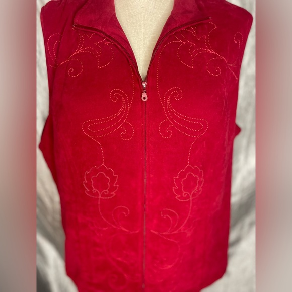 City Blues by Koret red suede vest zip up- great for that Christmas party❤️ - Picture 4 of 12